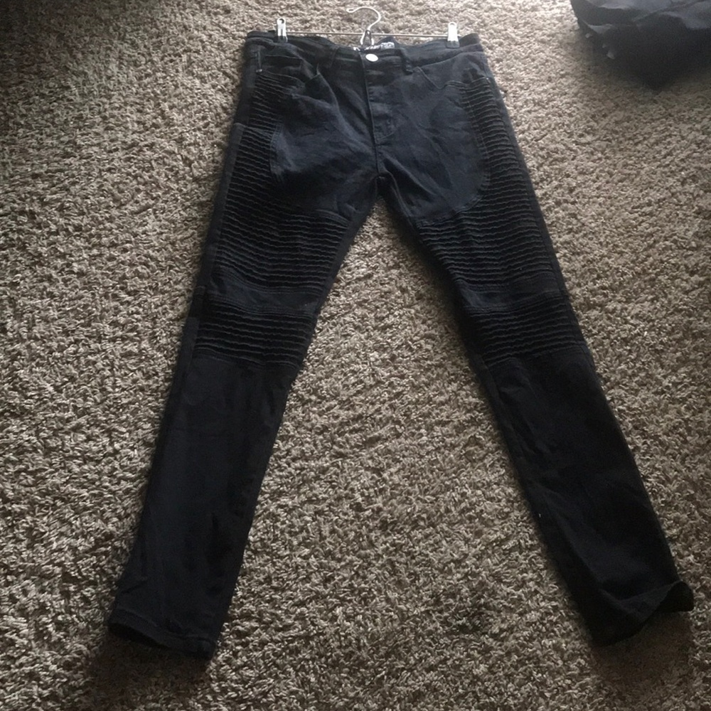 Designed black jeans